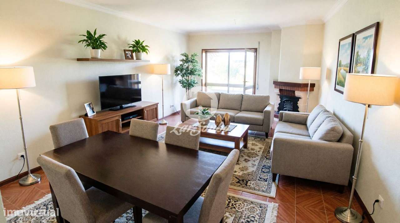 Apartamento T3 com duas frentes, garagem/box e remodelação em curso...-8