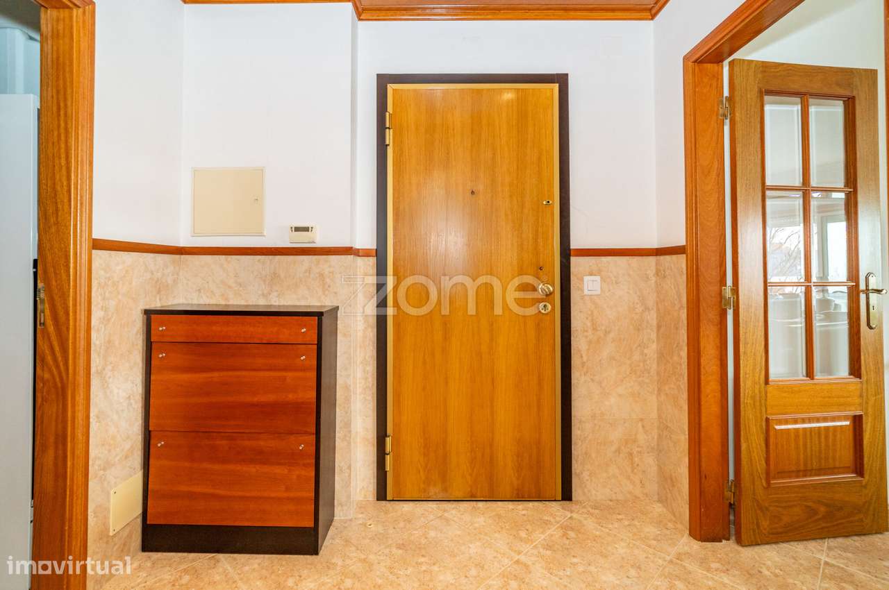 Apartamento T3+Garagem e Arrumo-4