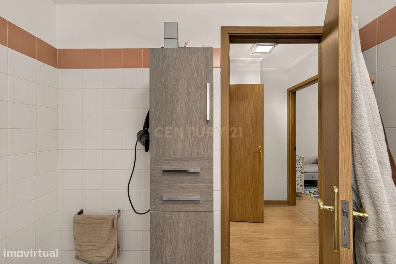Apartamento T3 com parqueamento privativo (Monte da Caparica)-14