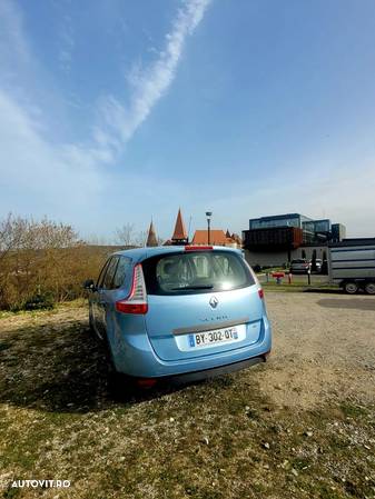 Renault Scenic dCi 110 Paris - 12