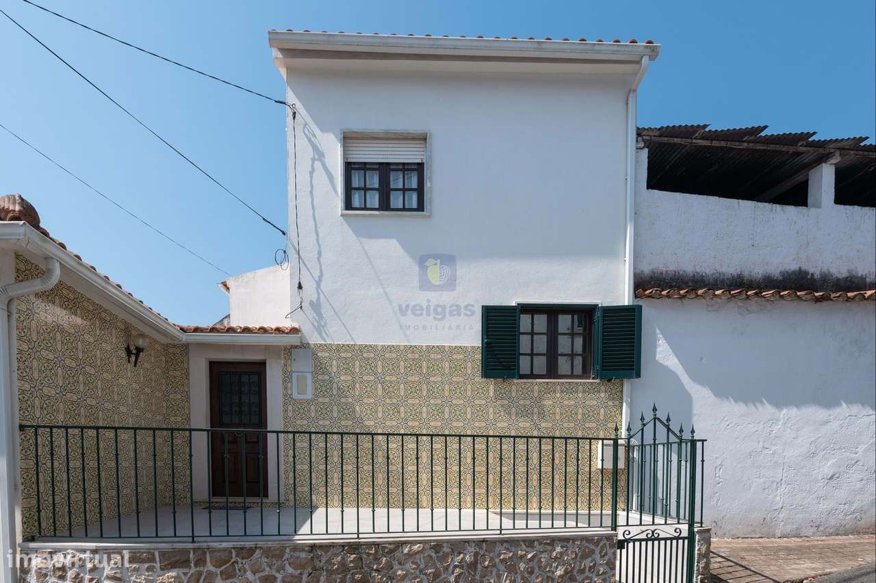 Moradia com Glamour! T4 com Garagem e Terraço no Centro de Vidais-6