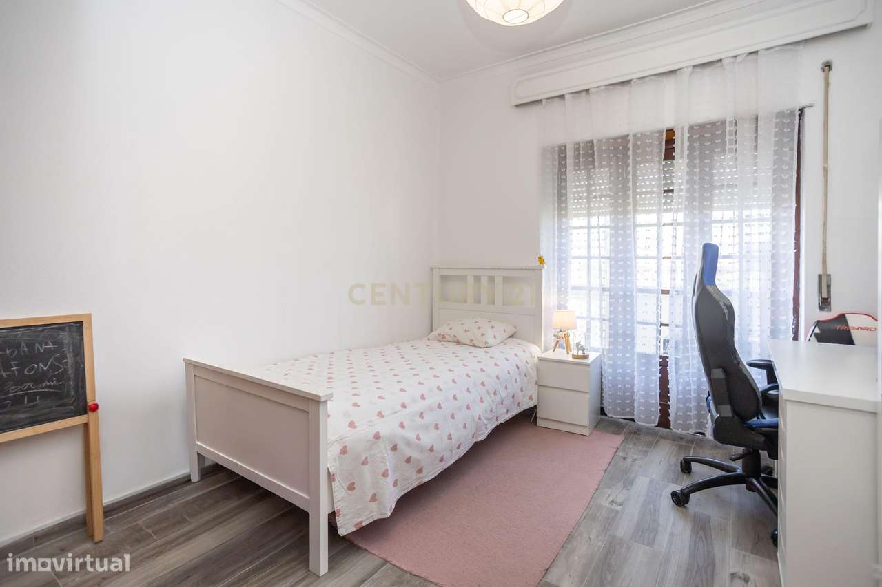 T3 equivalente a T4 no Bairro de São Gabriel com 3 Varandas e Vista Pa-18