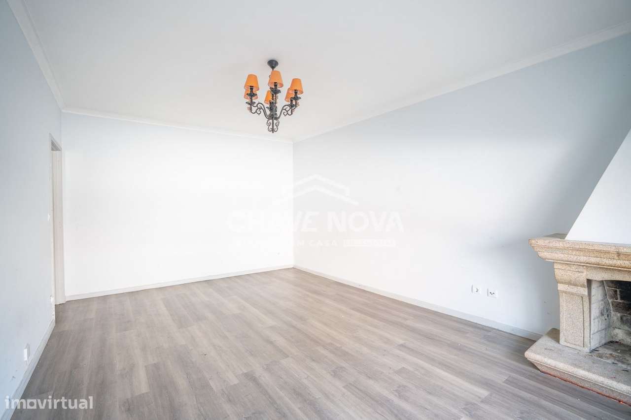 Apartamento T2 Varandas e Garagem Box – Águas Santas-6