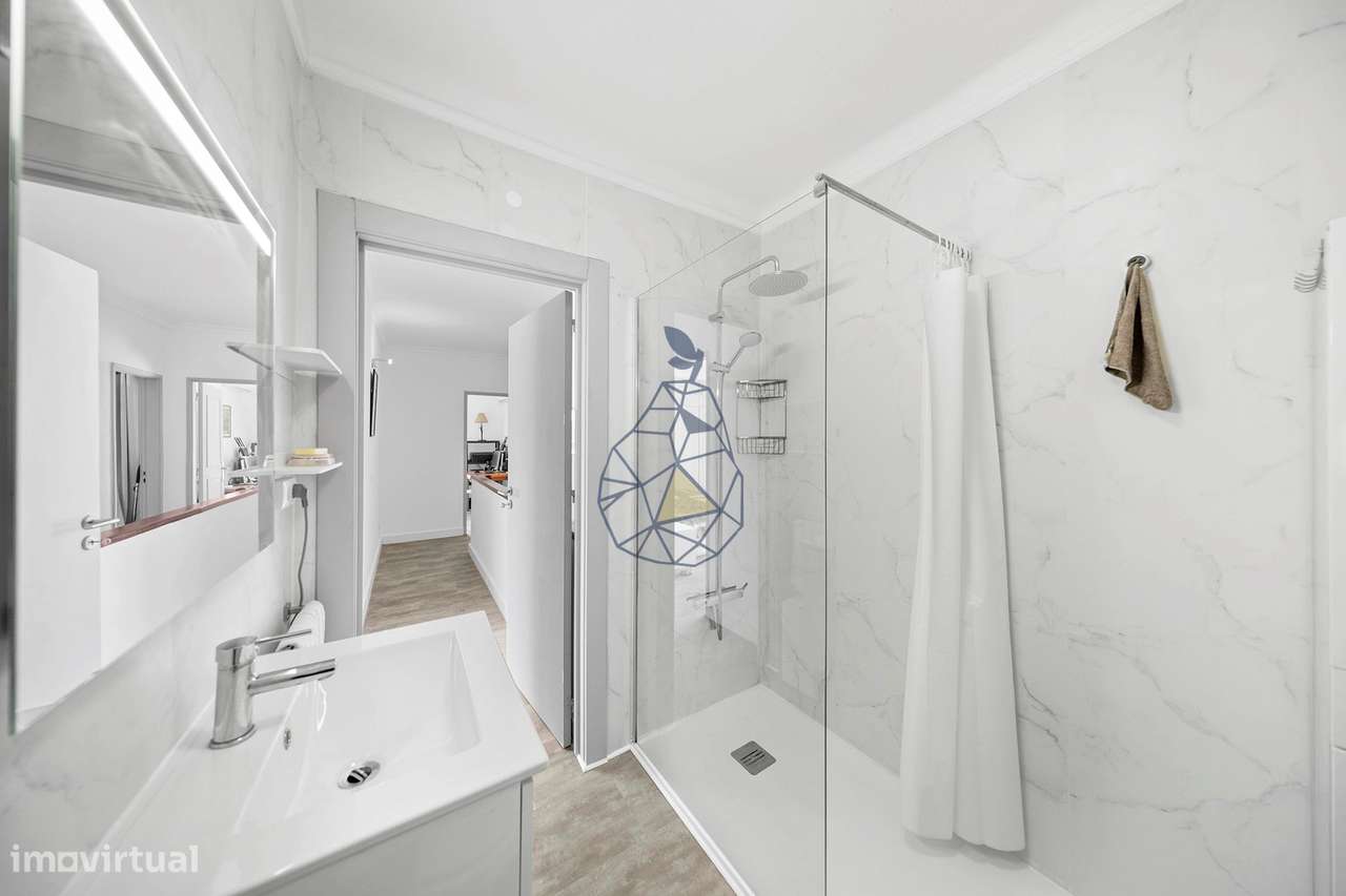 Apartamento Duplex T3 mobilado,  3 casa de banho ,Terraço, Vista Mar A-32