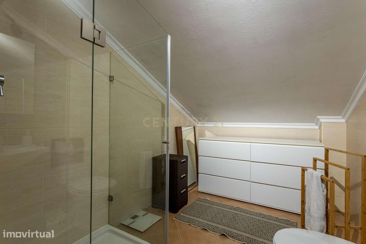 Moradia T4 remodelada na Quinta do Conde-20