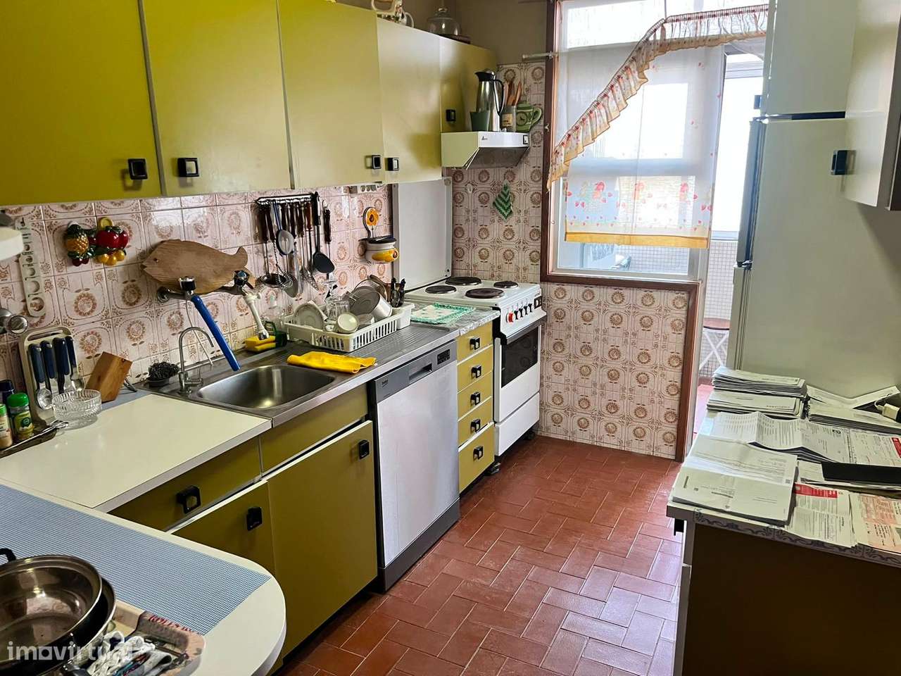 Apartamento T4 no Carvalhido com 3 casas de banho e varanda-1