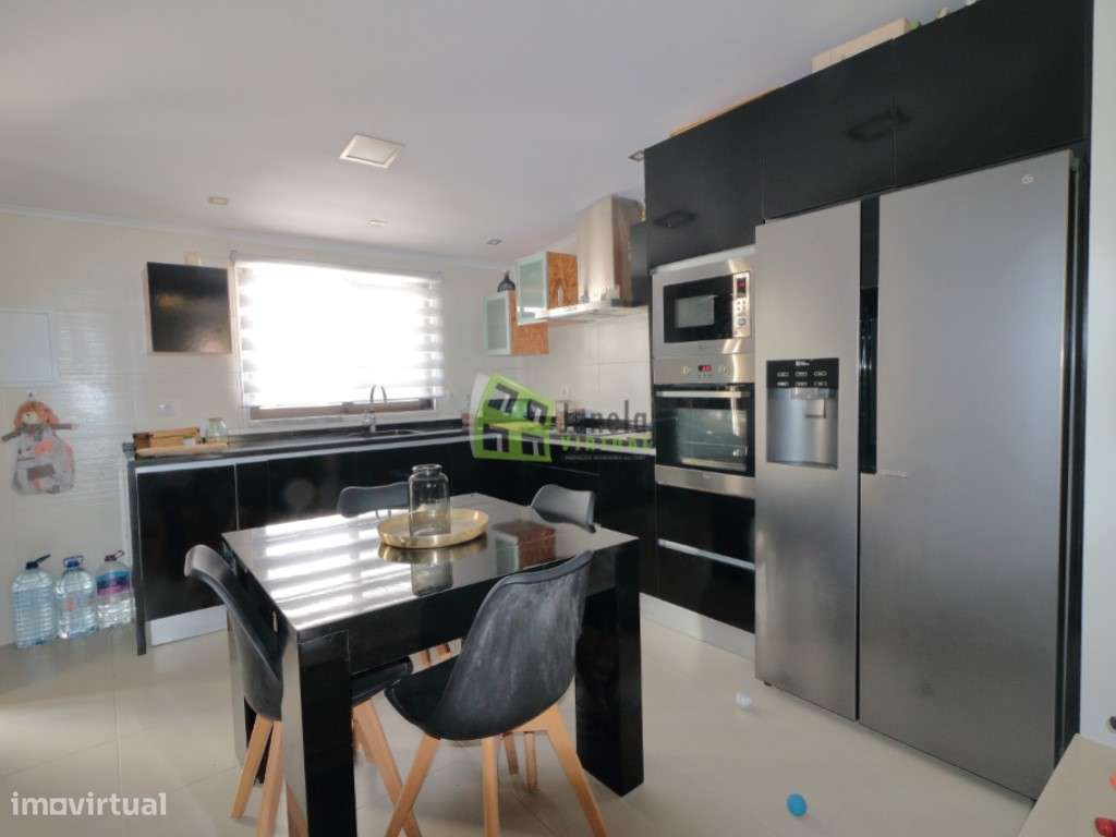 Moradia T2 Isolada com Anexo T1 - Fernão Ferro, Redondos-3