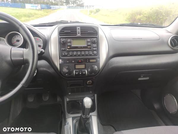 Toyota RAV4 2.0 VVT-i 4x4 - 18