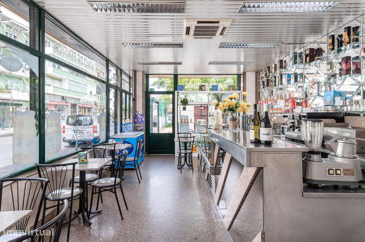TRESPASSE de Cafeteria | 40m2 | 2 Montras | Estrada de Benfica-1
