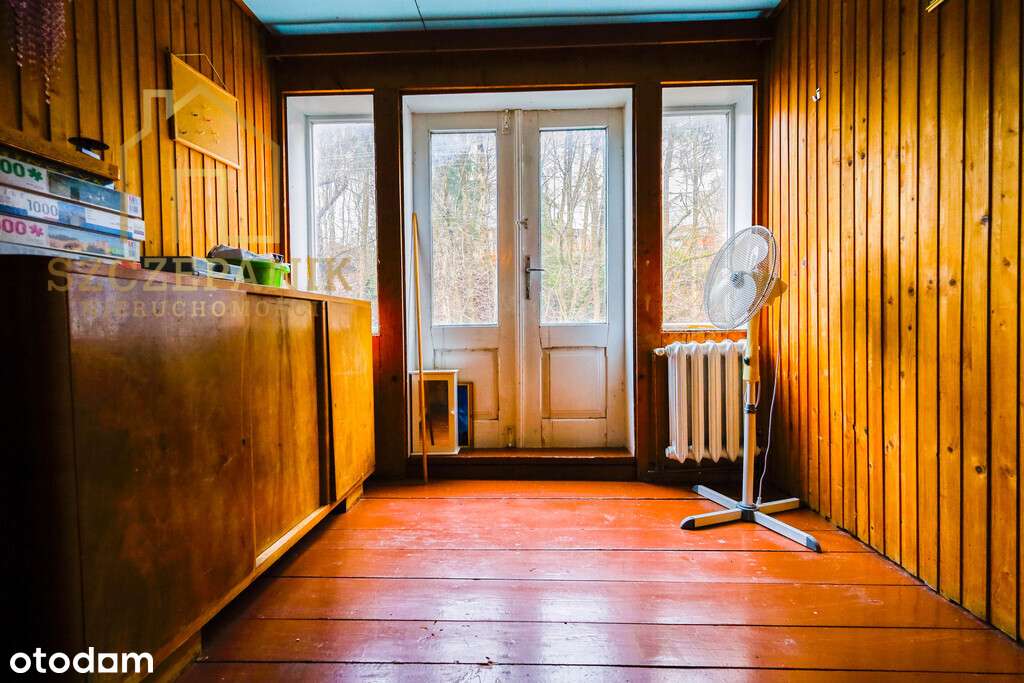 Klimatyczny drewniany dom po remoncie-17