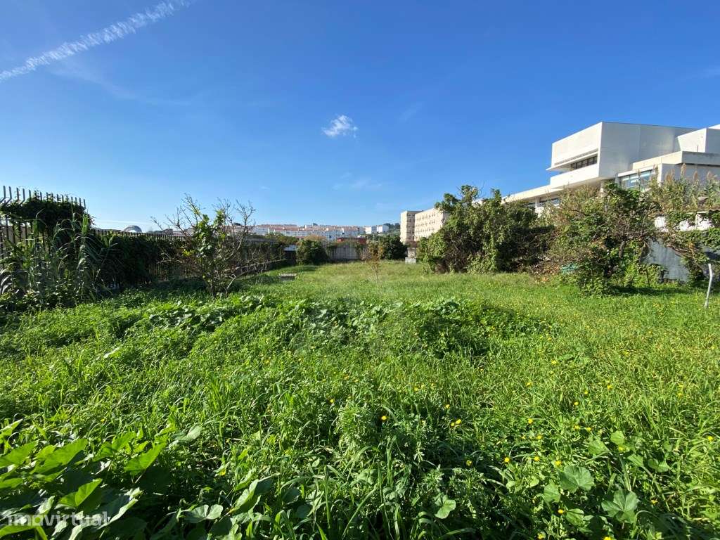Terreno no Casalinho de Ajuda junto ao Polo Universitário da Ajuda-2