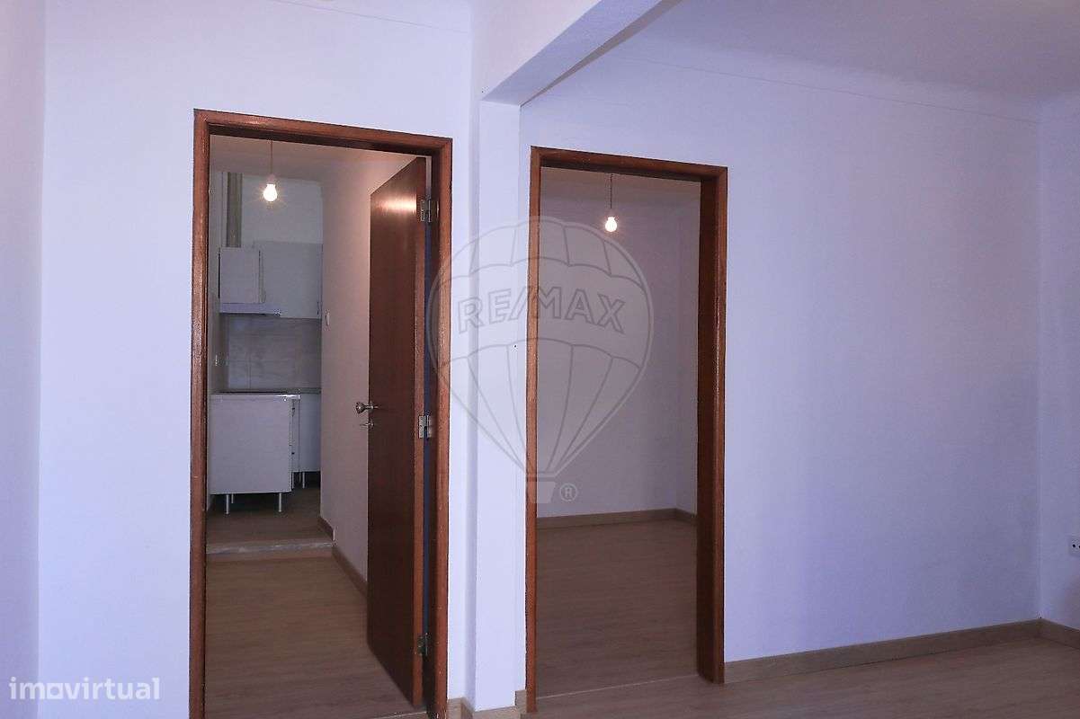 Moradia T2 para venda - Grande imagem: 2/16