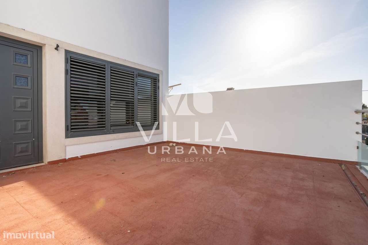 Moradia T3+1 Isolada com Jardim e Excelentes Áreas | Quinta do Anjo-48