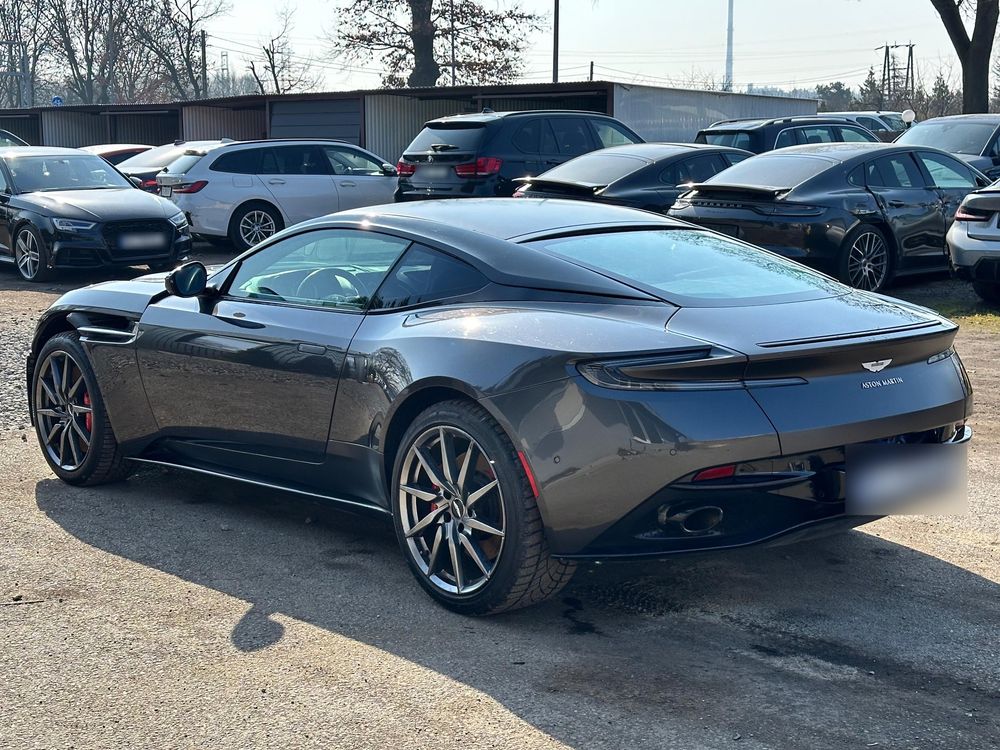 Aston Martin DB11 2018