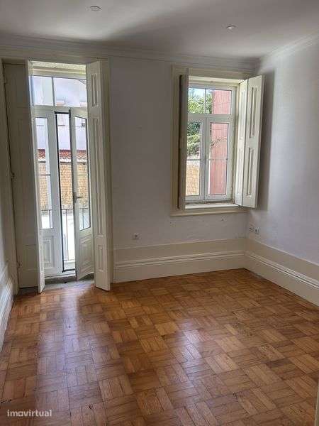 Casa no Porto T5 na Foz do Douto junto ao mar ,da para escritorio. - Grande imagem: 4/12