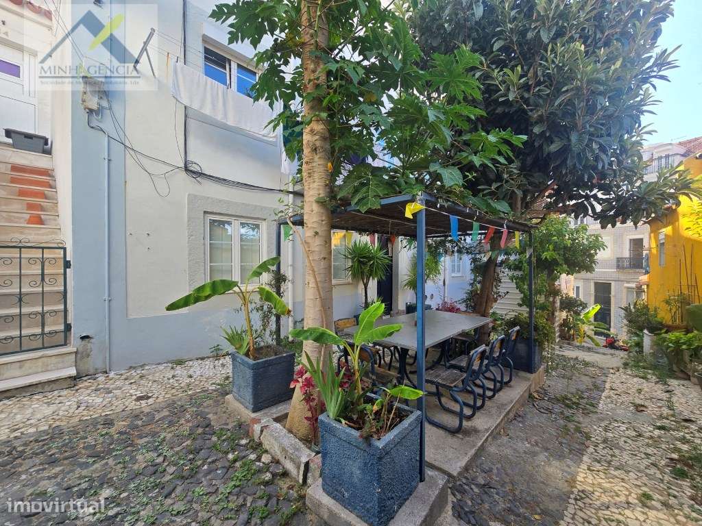 Apartamento T2 junto ao Jardim da Graça em Lisboa-9