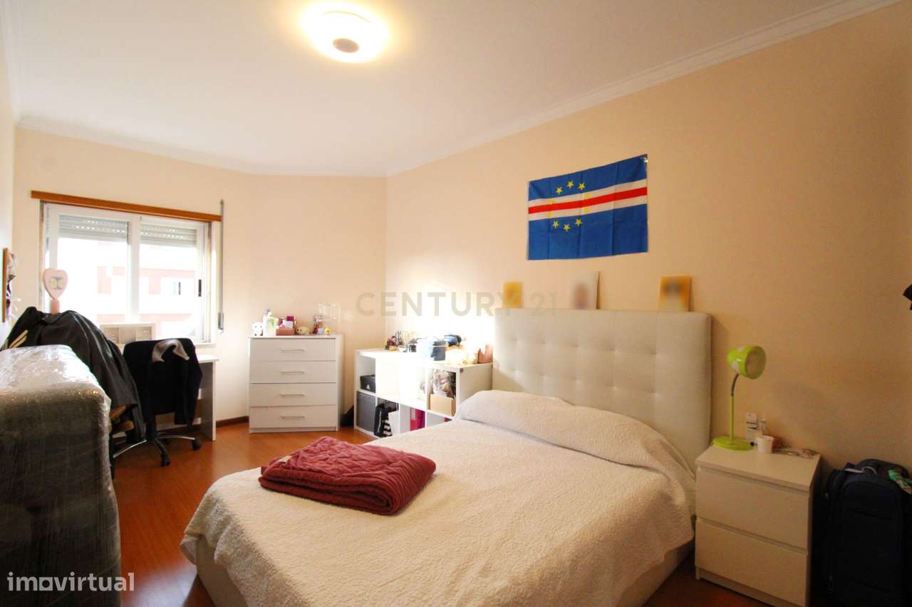 Apartamento T3 em  Santa Marta Do Pinhal com Parqueamento e Arrecadaçã-19