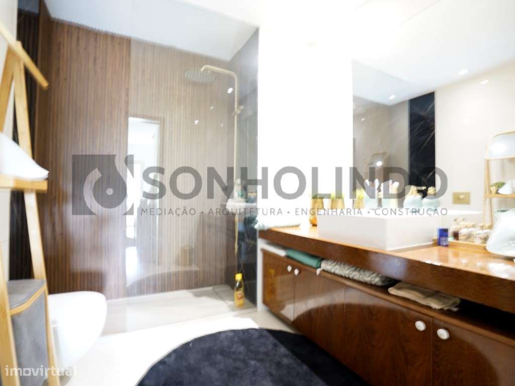 Moradia T4 com piscina de 3 frentes com excelentes áreas, tanto a n...-15