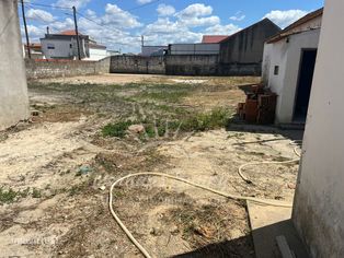 Terreno para Construção com 2 Armazéns - Grande imagem: 3/12