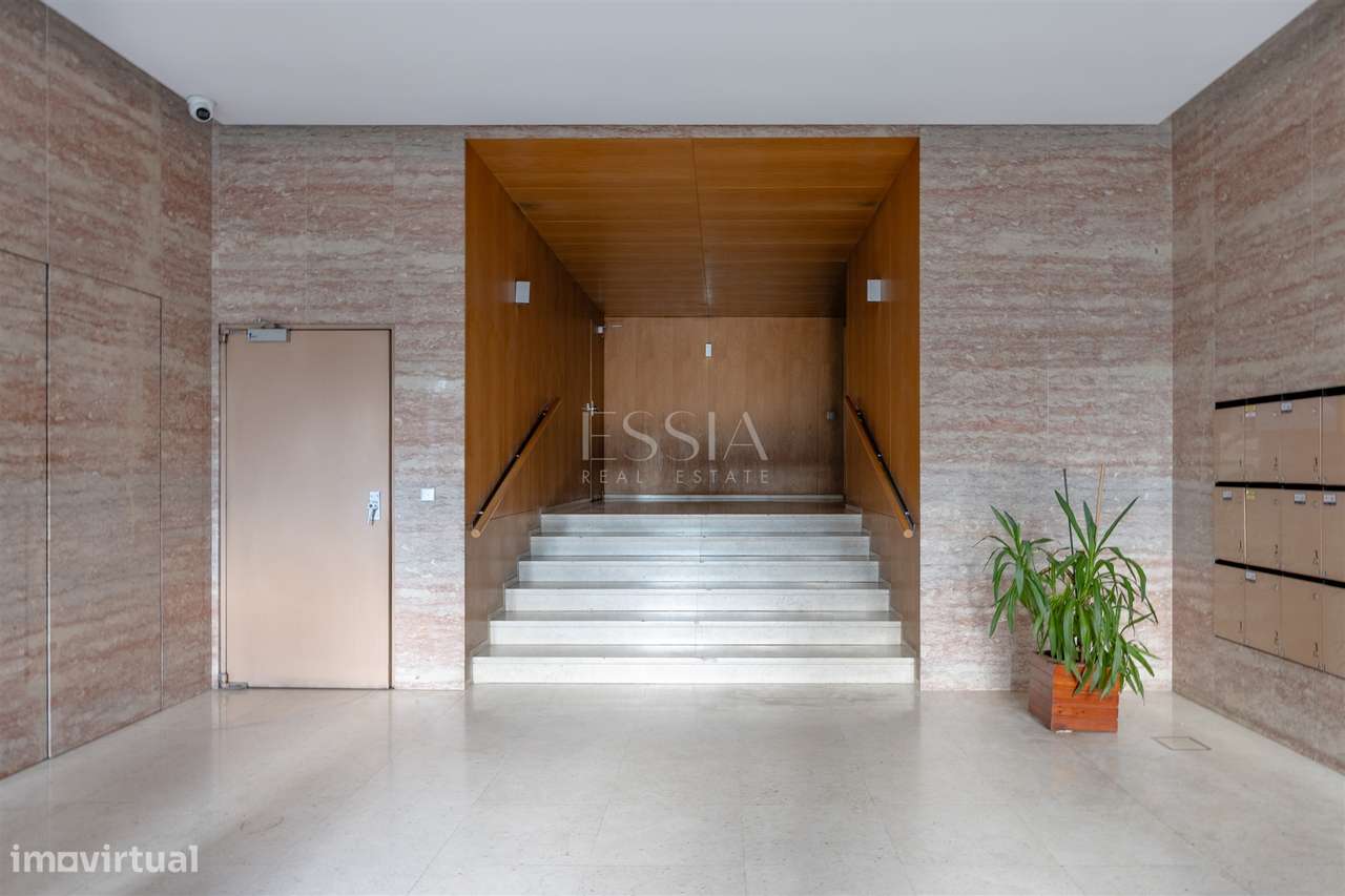 T3+1 com Varanda, 2 Lugares de garagem e Layout Personalizado, Ramalde-32