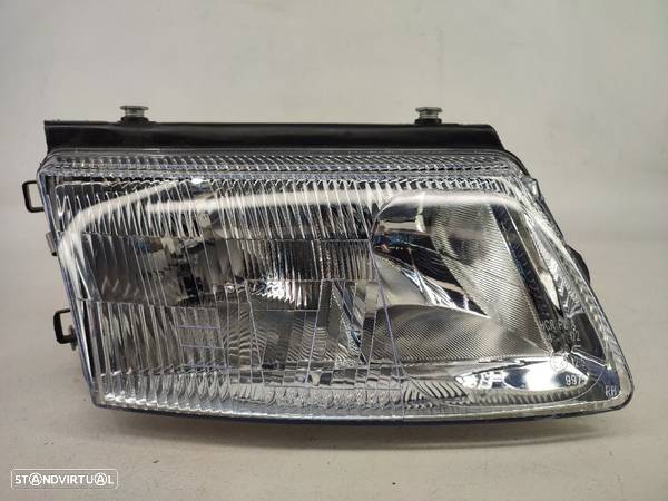 Optica Farol Direita Drt Volkswagen Passat (3B2) - 1