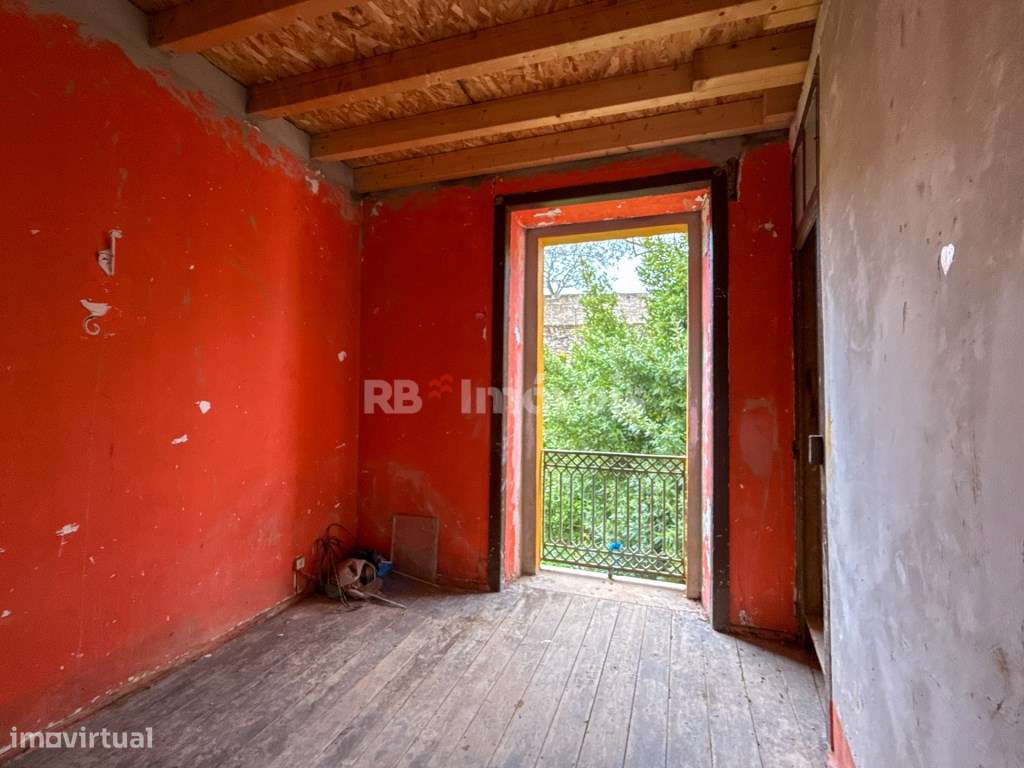 Prédio com 4 Pisos - Para Reabilitar - Grande imagem: 3/15