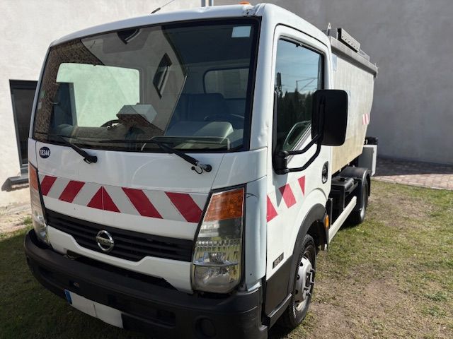 Nissan Cabstar 2013