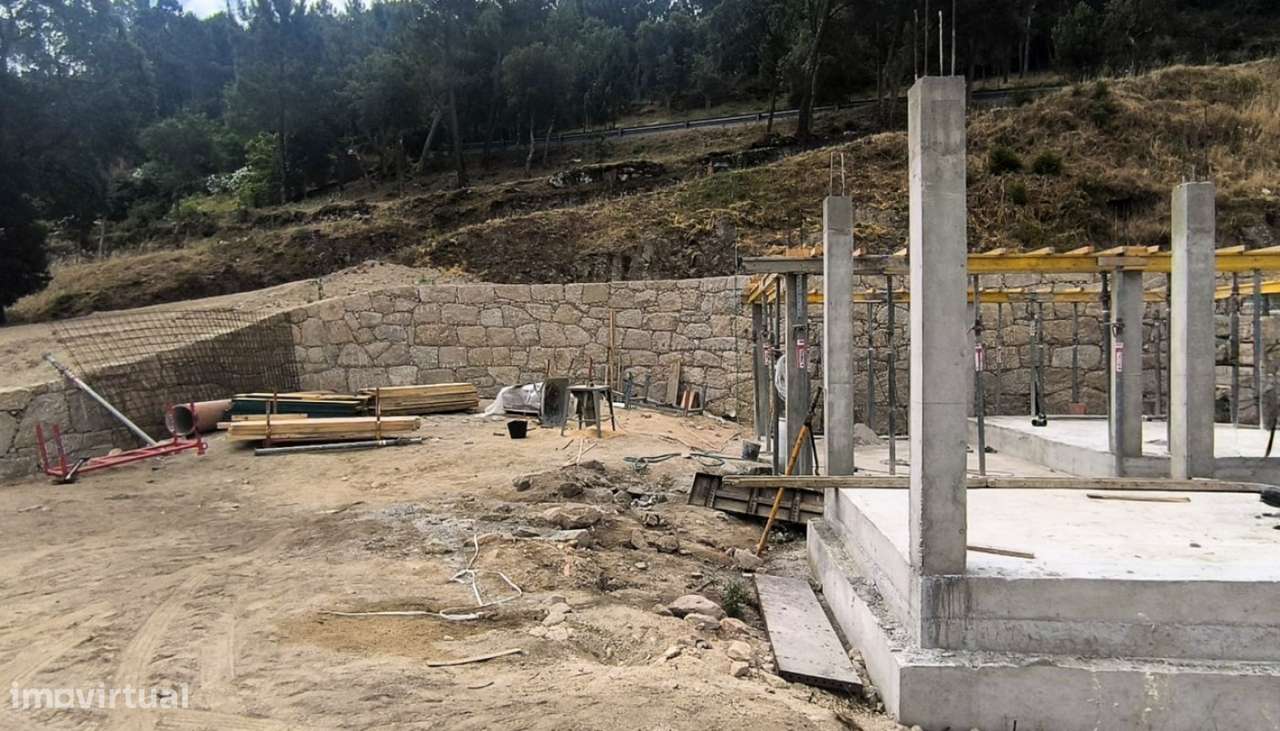 Venda de Moradia V4 em construção, em frente ao rio, Oliveira do Dou-20