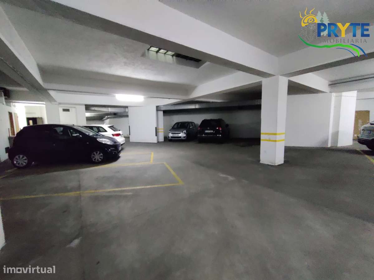 Apartamento T1+1 situado em Campolide-9
