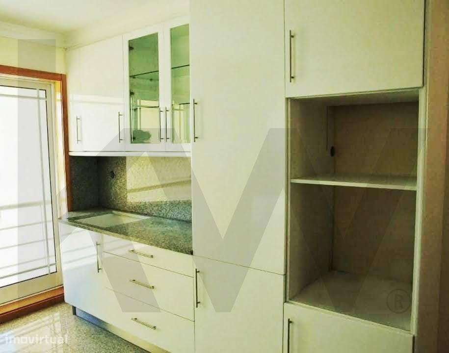 MORADIA T4 COM GARAGEM PARA 2 VIATURAS EM MATOSINHOS - Grande imagem: 5/34