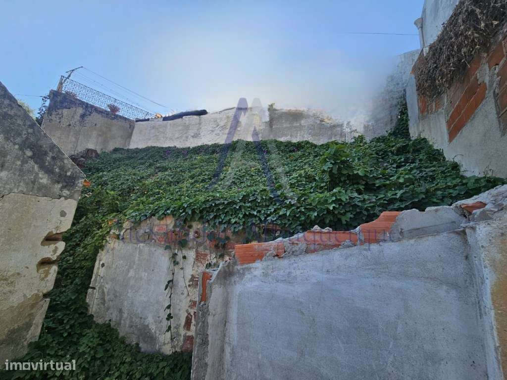 Moradia para reabilitar em Sesimbra ( Santiago ), com vista mar.-6