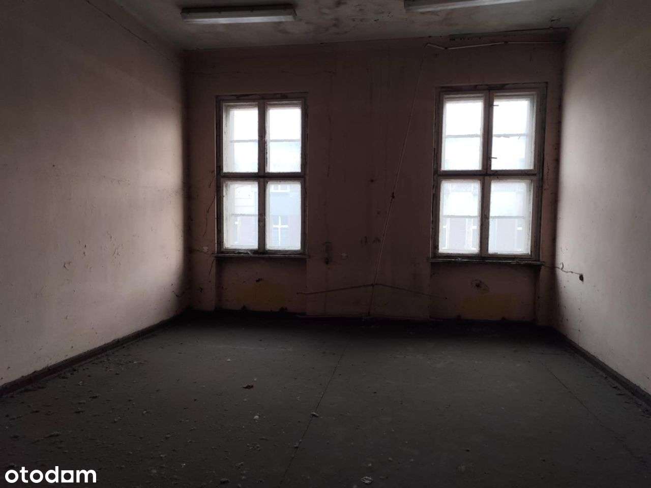 Budynek MIESZKALNO - USŁUGOWY w centrum miasta-12