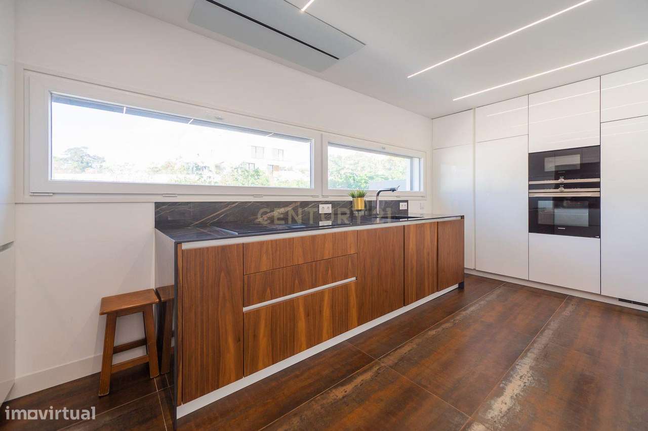 Excelente moradia geminada V4 em Urbanização nova na zona de Albarraqu-31