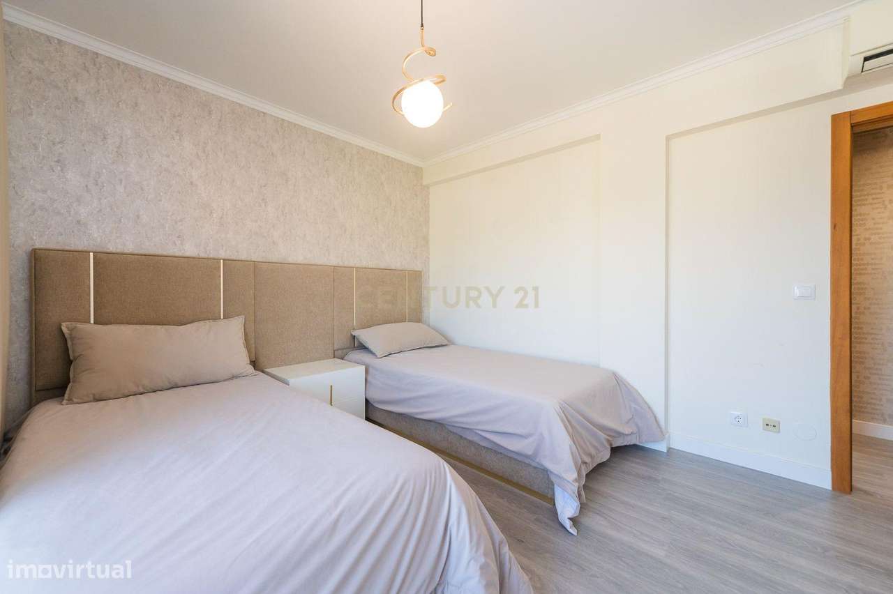 Apartamento T3 com Garagem em Loures-30