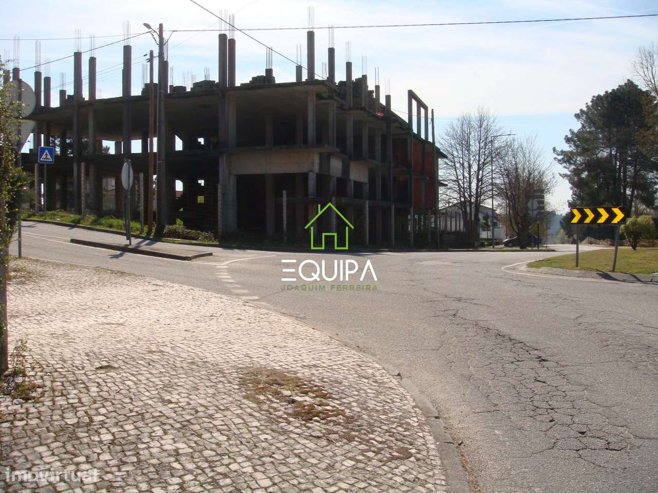 Prédio em Construção em Vila Nova de Paiva - Viseu - Em Frente a EB-24