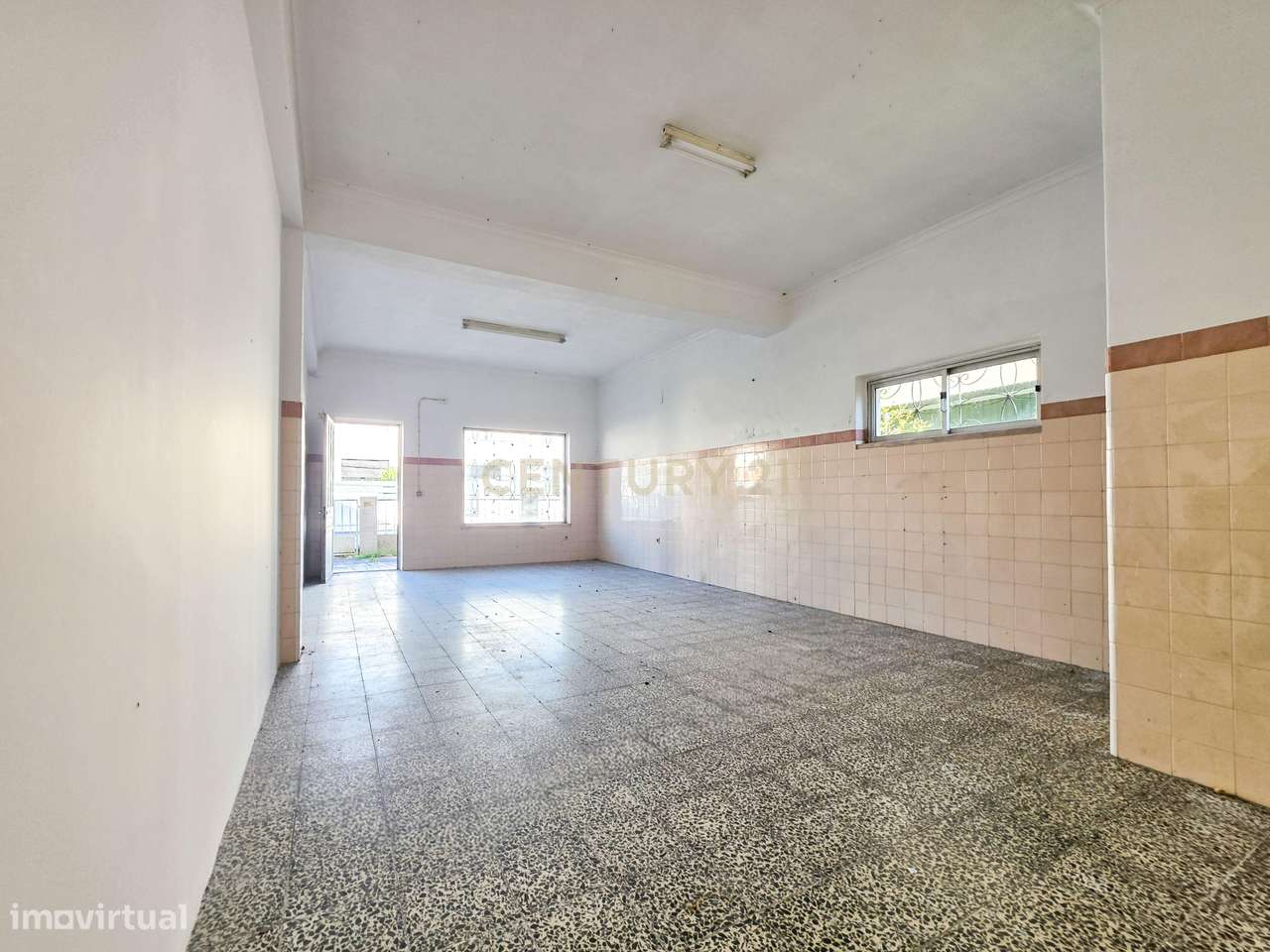 Moradia isolada + duas lojas comerciais na Quinta do Conde, Sesimbra-24