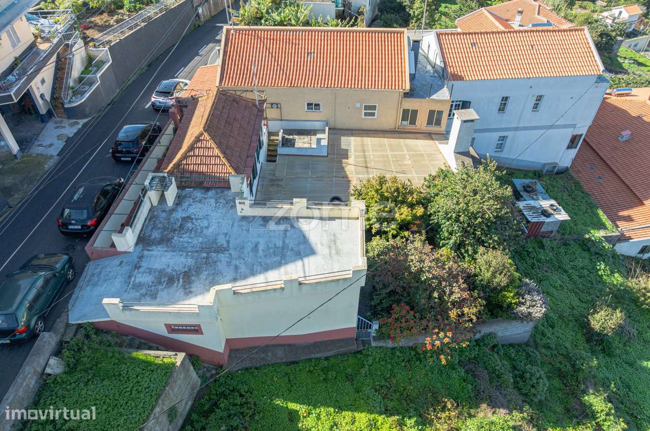 Moradia T6 na Ribeira Brava – Espaço e potencial investimento-4