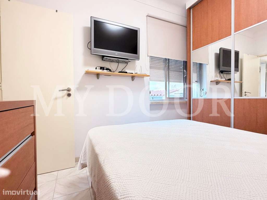 Apartamento T1 em Moscavide - 1º andar c/ Pequeno Espaço Exterior-24