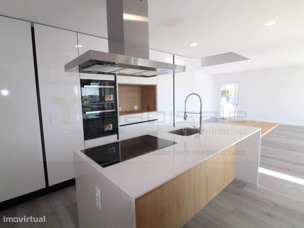 Moradia Geminada com Piscina a 10 minutos da praia e do Golf - Grande imagem: 5/23