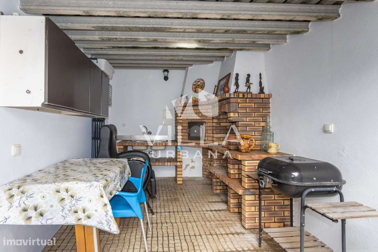 Moradia T3 +1 com Garagem localizada numa zona tranquila em Belverde-12