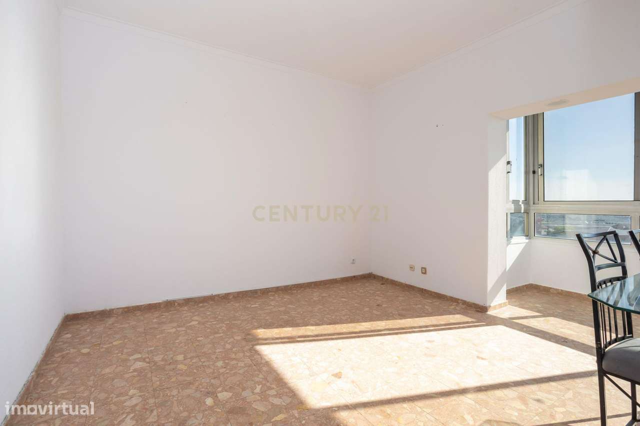 Apartamento T3 em Almada com Excelente Localização-22
