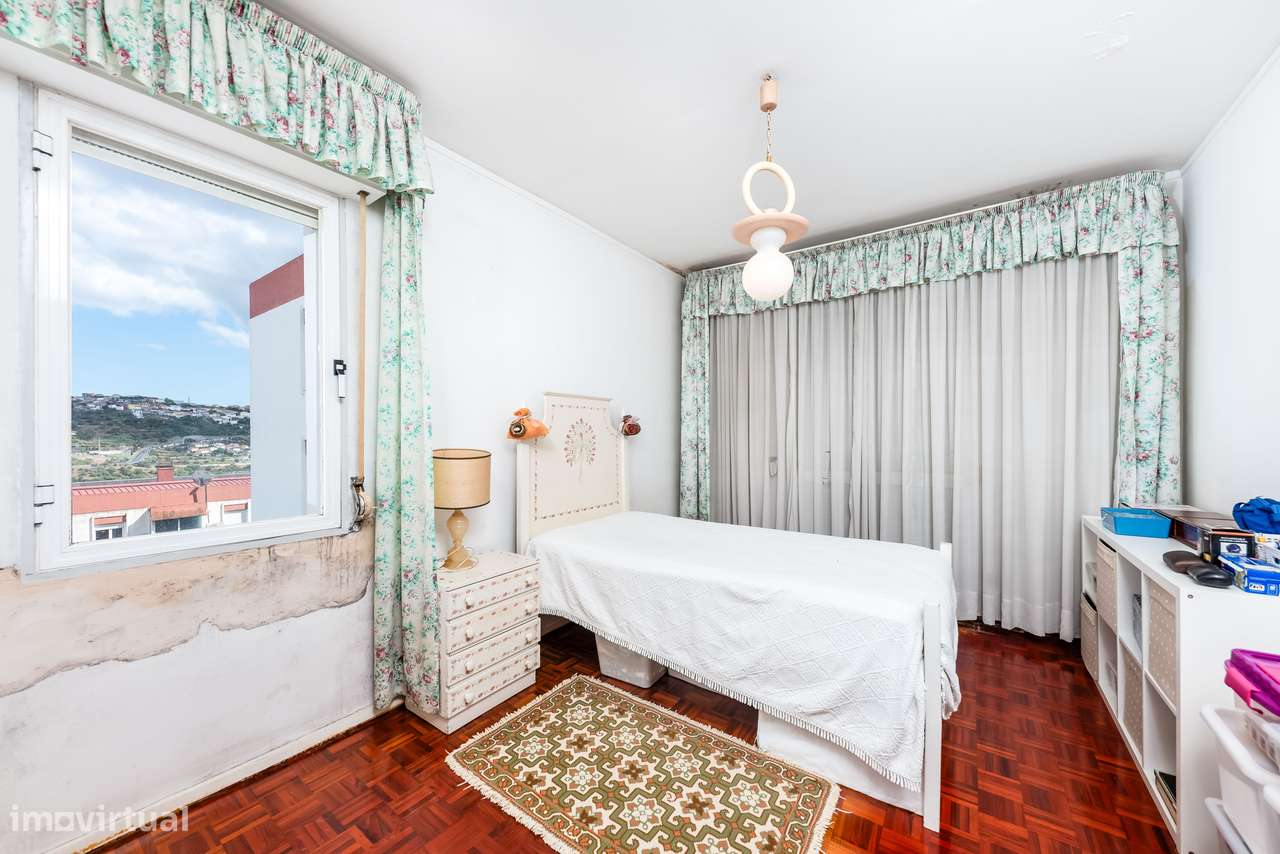 Apartamento T7 com 3 casas de banho e varandas | ou T4 + T3-16