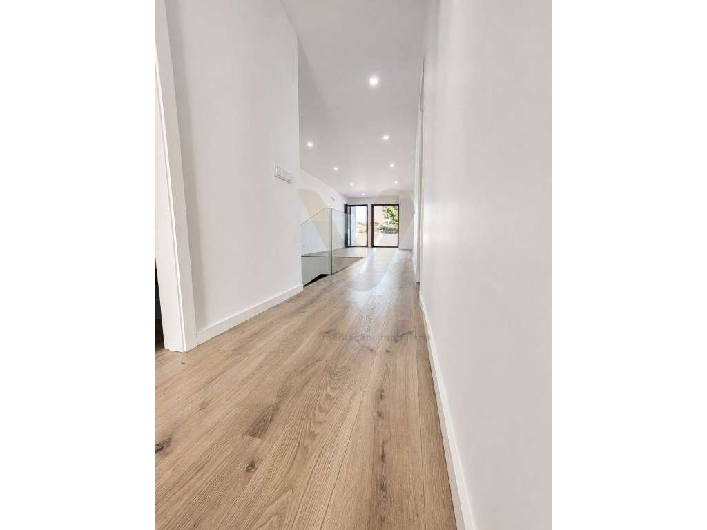 Moradia T4 Nova | Arcos de Valdevez-14