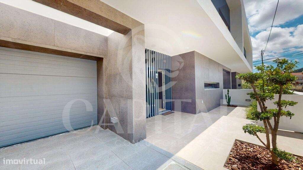 Magnífica Moradia T4 com Piscina e Terraço, em condomínio fechado-34