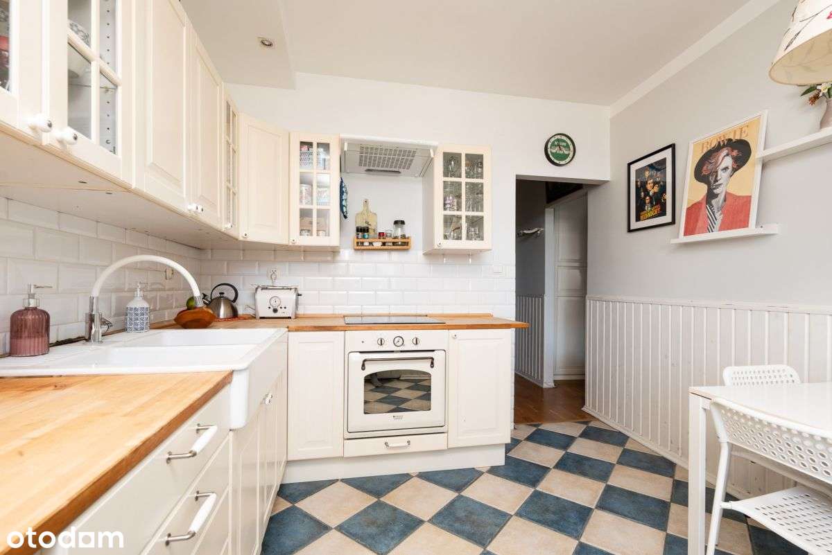 Przestronna kawalerka przy Placu Konesera-8