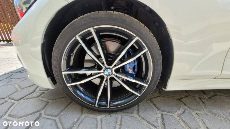 BMW Seria 3 330i Touring M Sport - 8