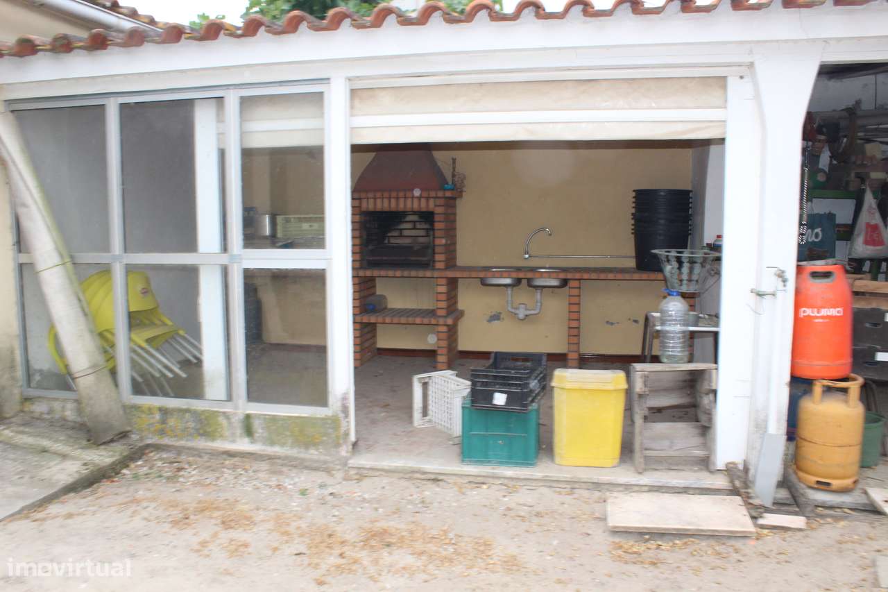 Moradia T2 +Anexos e garagem Lote 2500 m2-23