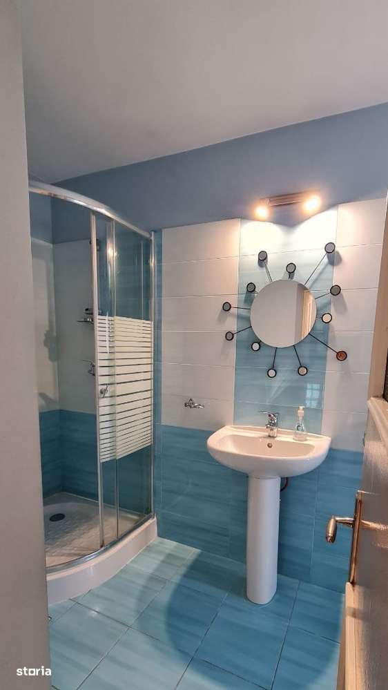 Vand vila situata in zona centrala-6