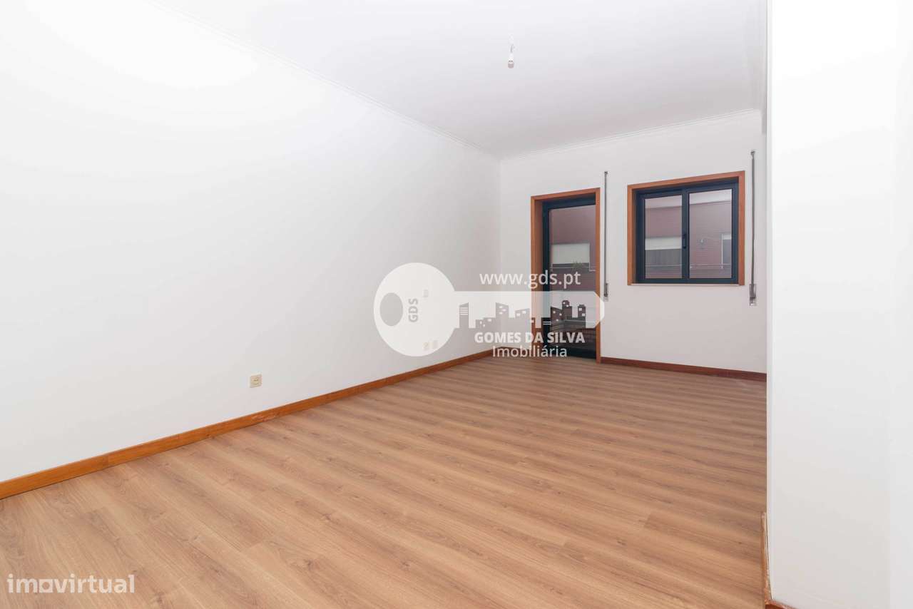 Apartamento T3 c/ suite na Rua Américo F. Carvalho-12