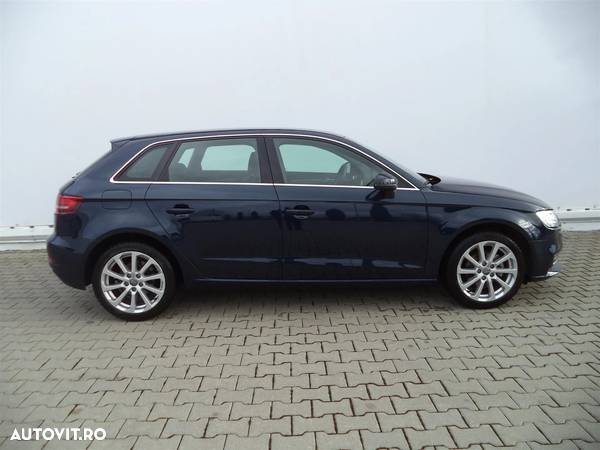 Audi A3 Sportback 1.6 TDI S tronic Design - 6